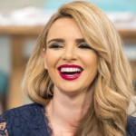 Best Long-Lasting Weightless Foundation Review